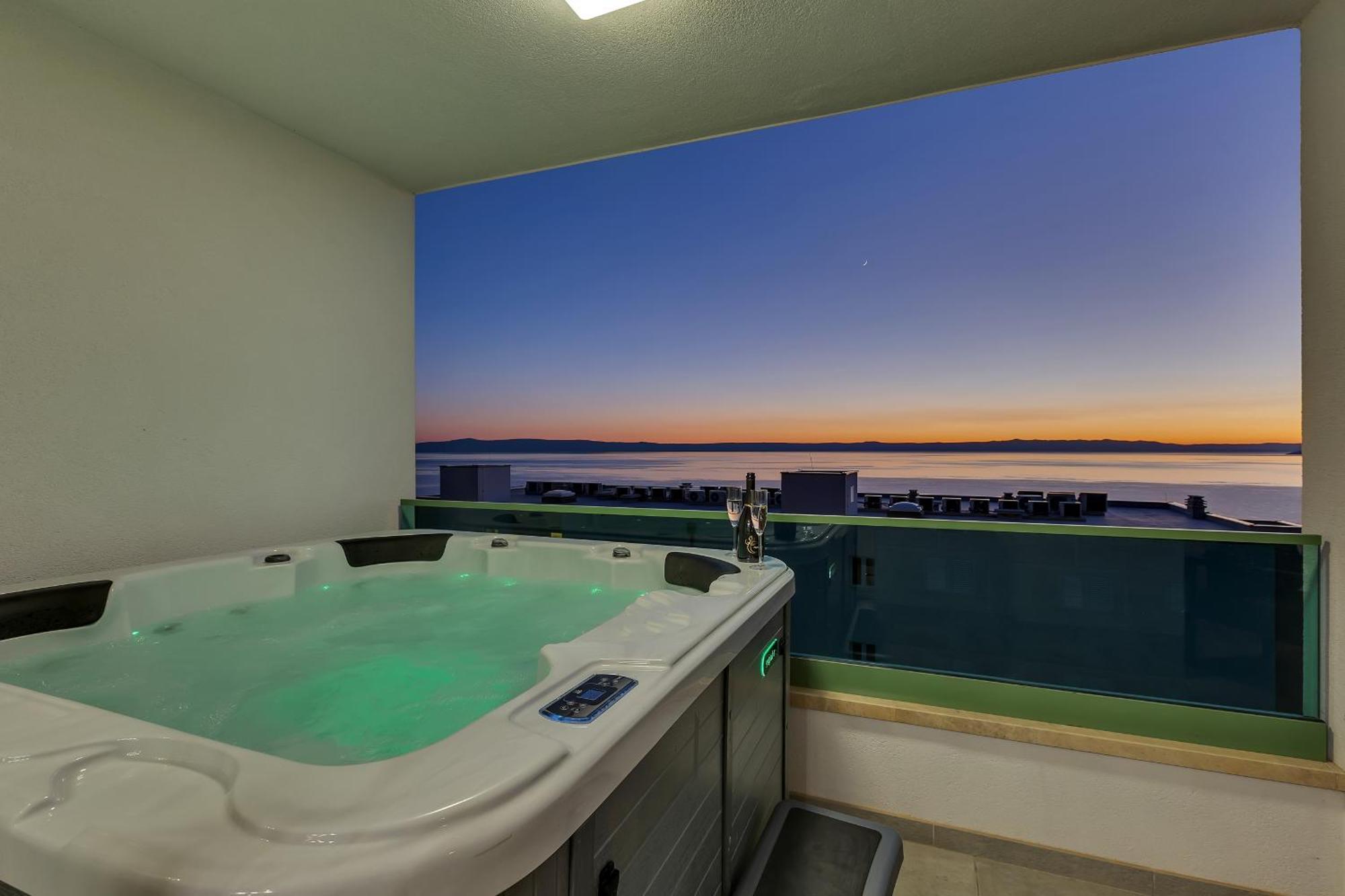 Exclusive Penthouse Big Blue With Private Jacuzzi Apartment มาคาร์สกา ภายนอก รูปภาพ