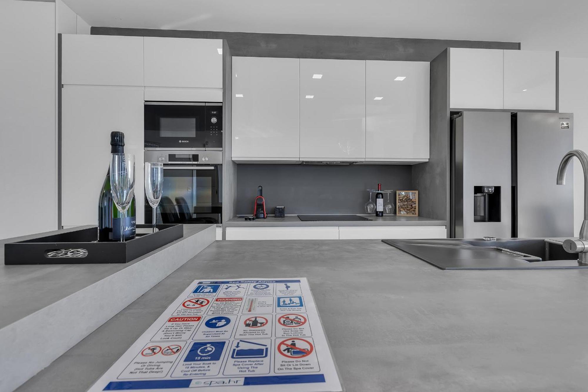 Exclusive Penthouse Big Blue With Private Jacuzzi Apartment มาคาร์สกา ภายนอก รูปภาพ